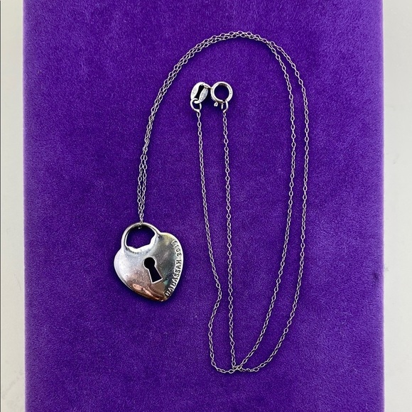 💛 Classic 925 Silver Heart Lock Pendant Necklace - Picture 3 of 7